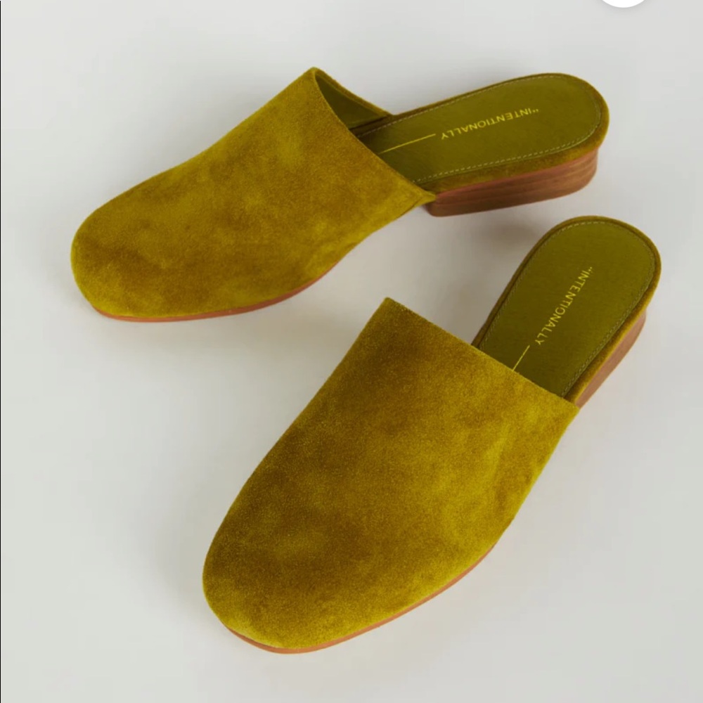 NWT Intentionally Blank Touch Slip On in Cumin (sz 6)